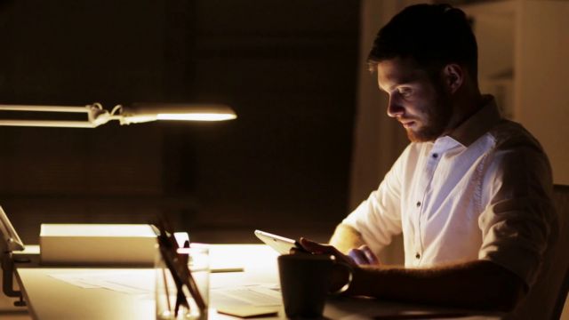 Ο κακός φωτισμός αλλάζει τη δομή του εγκεφάλου