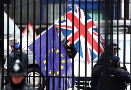 FT: Πιέσεις στην ΕΕ για το σχέδιο Brexit που επιθυμεί το Σίτι του Λονδίνου