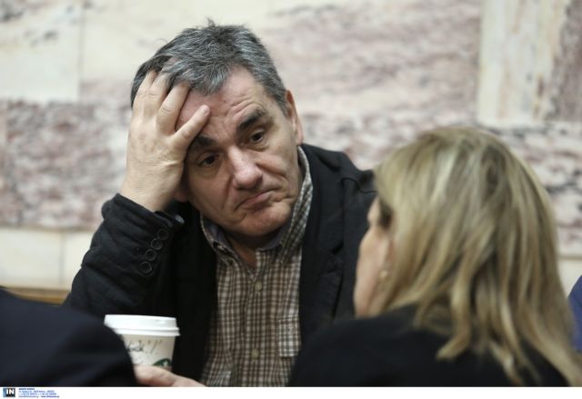 Τσακαλώτος: «Δεν μπορείς να έχεις και “μαξιλαράκι ασφαλείας” και προληπτική πιστωτική γραμμή»