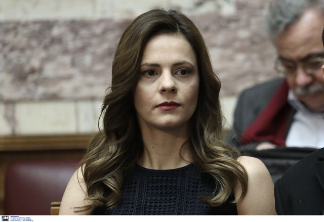 Αύξηση του κατώτατου μισθού προαναγγέλλει η Αχτσιόγλου