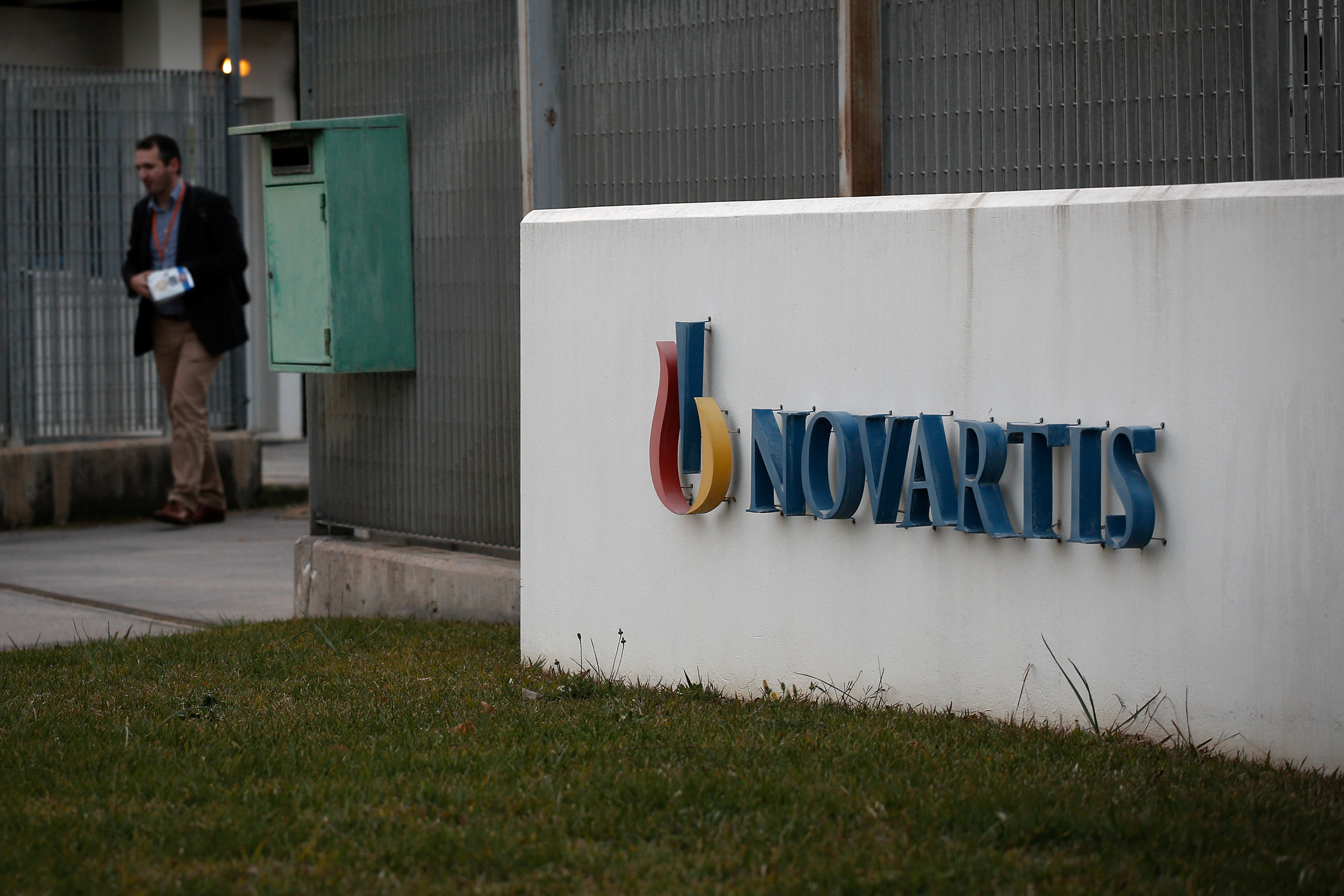 Υπόθεση Novartis: Οι σχέσεις με γιατρούς πολιτικών και οι μεσάζοντες