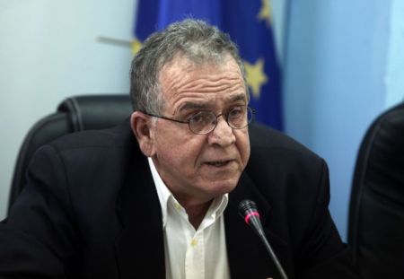 Στο νοσοκομείο λόγω υπερκόπωσης ο Γιάννης Μουζάλας