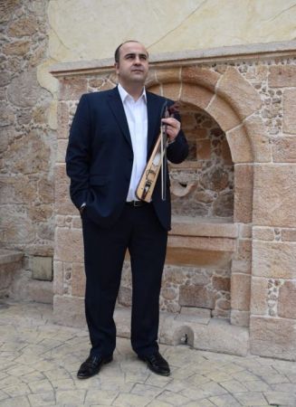 Ηλίας Υφαντίδης: «Θέλω ο κάθε λαός να έχει το ύφος του»