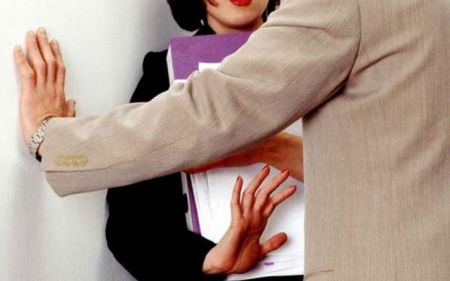 Σχεδόν εννέα εκατομμύρια Ιταλίδες έχουν υποστεί σεξουαλική παρενόχληση