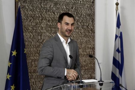 Χαρίτσης: Όσοι παράγουν τον πλούτο, να απολαμβάνουν ότι τους αναλογεί
