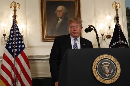 Χωρίς λέξη για όπλα το διάγγελμα Τραμπ μετά το μακελειό στη Φλόριντα