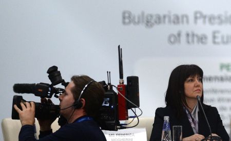 Η Σόφια θέλει να βρεθεί λύση με το όνομα της ΠΓΔΜ αλλά θέτει όρους