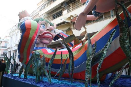 Πάτρα: Το μεσημέρι η μεγάλη παρέλαση με 30 χιλιάδες καρναβαλιστές