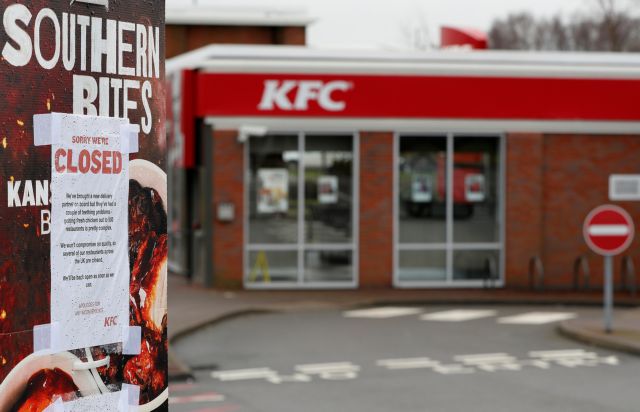Βρετανία: Κλειστά καταστήματα της αλυσίδας KFC εξαιτίας έλλειψης πουλερικών