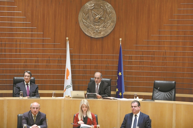 Εκλογές στην Κύπρο υπό τη σκιά των σκανδάλων