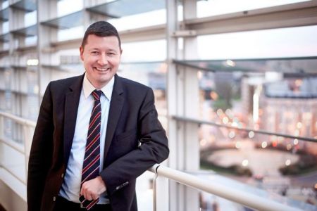 Μάρτιν Σελμάιρ: Το «τέρας» του Γιούνκερ, εγκαθίσταται στην ΕΕ