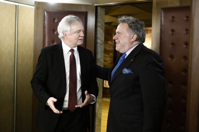 Κατρούγκαλος: Κατοχυρωμένα τα δικαιώματα Ελλήνων που ζουν στη Μ. Βρετανία