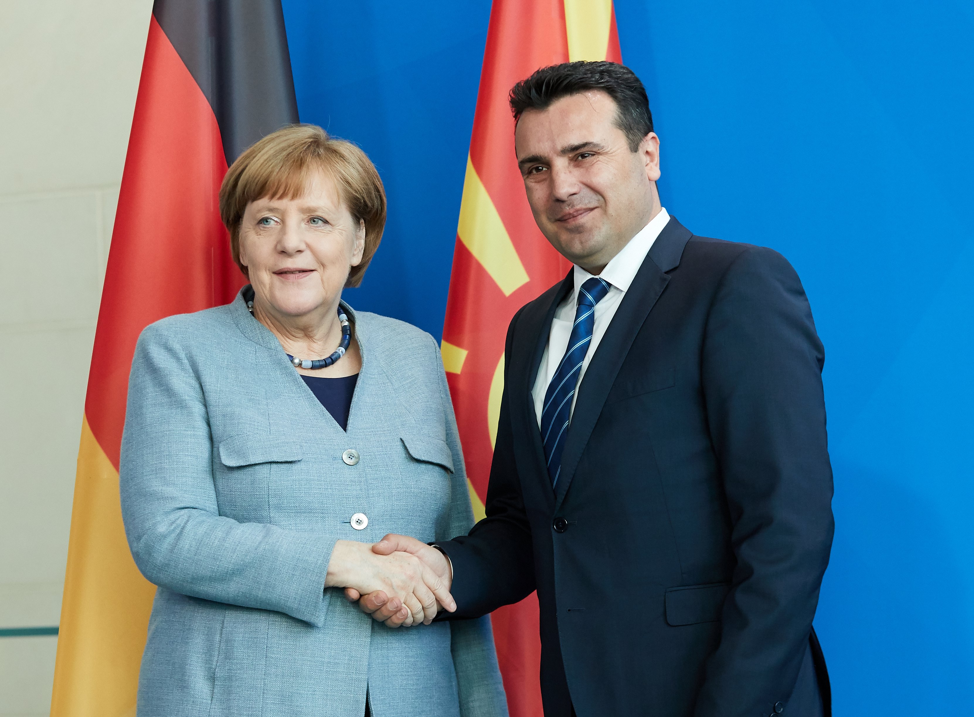 Zaev extols Tsipras, declares FYROM has no irredentist claims against Greece