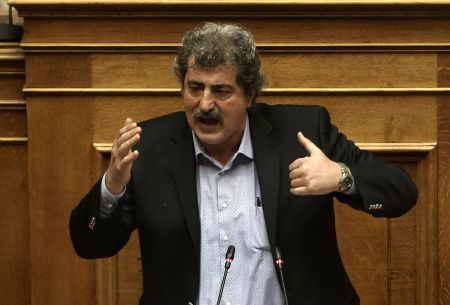 Επιμένει ο Πολάκης για τον Συνολάκη και επιτίθεται και σε Μητσοτάκη