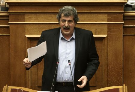 Πολάκης: Προκλητικός και αδιάλλακτος στην απάντησή του για την ασέβεια προς τους νεκρούς της φονικής πυρκαγιάς