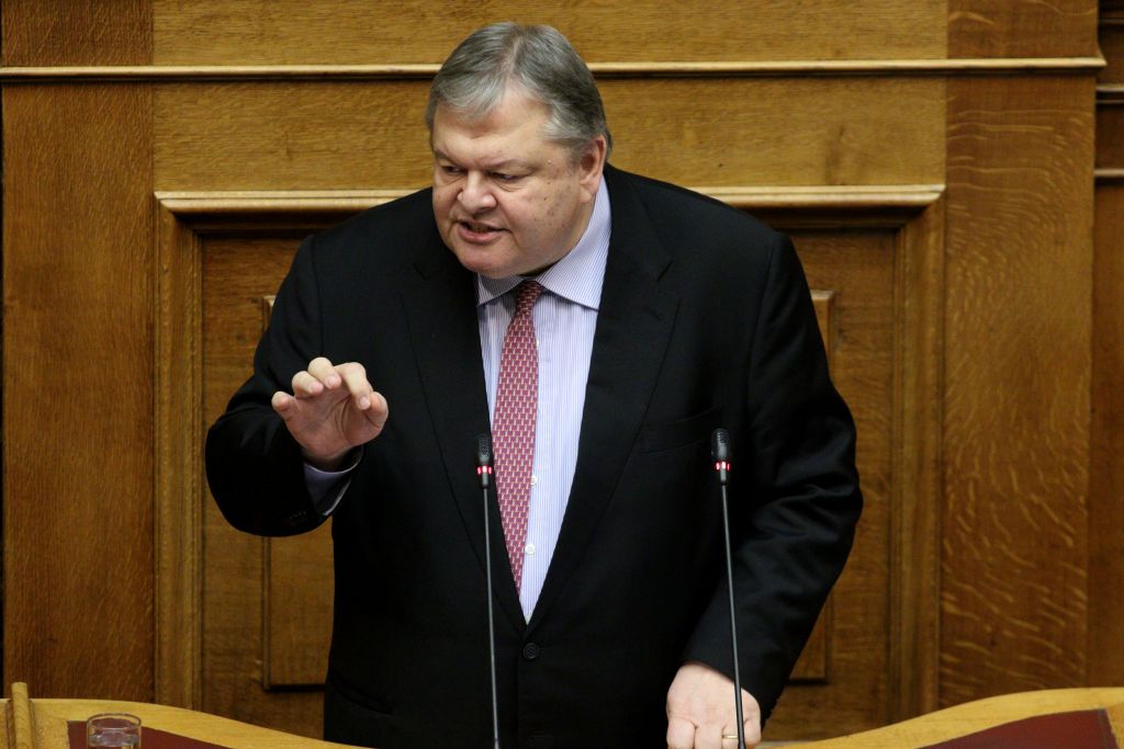 Βενιζέλος για Novartis: Η κυβέρνηση αναζητά την εύκολη διαφυγή