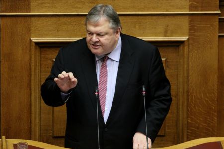 Βενιζέλος για Novartis: Η κυβέρνηση αναζητά την εύκολη διαφυγή