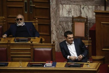 Κουρουμπλής: Ανασχηματισμός με ισχυρούς συμβολισμούς