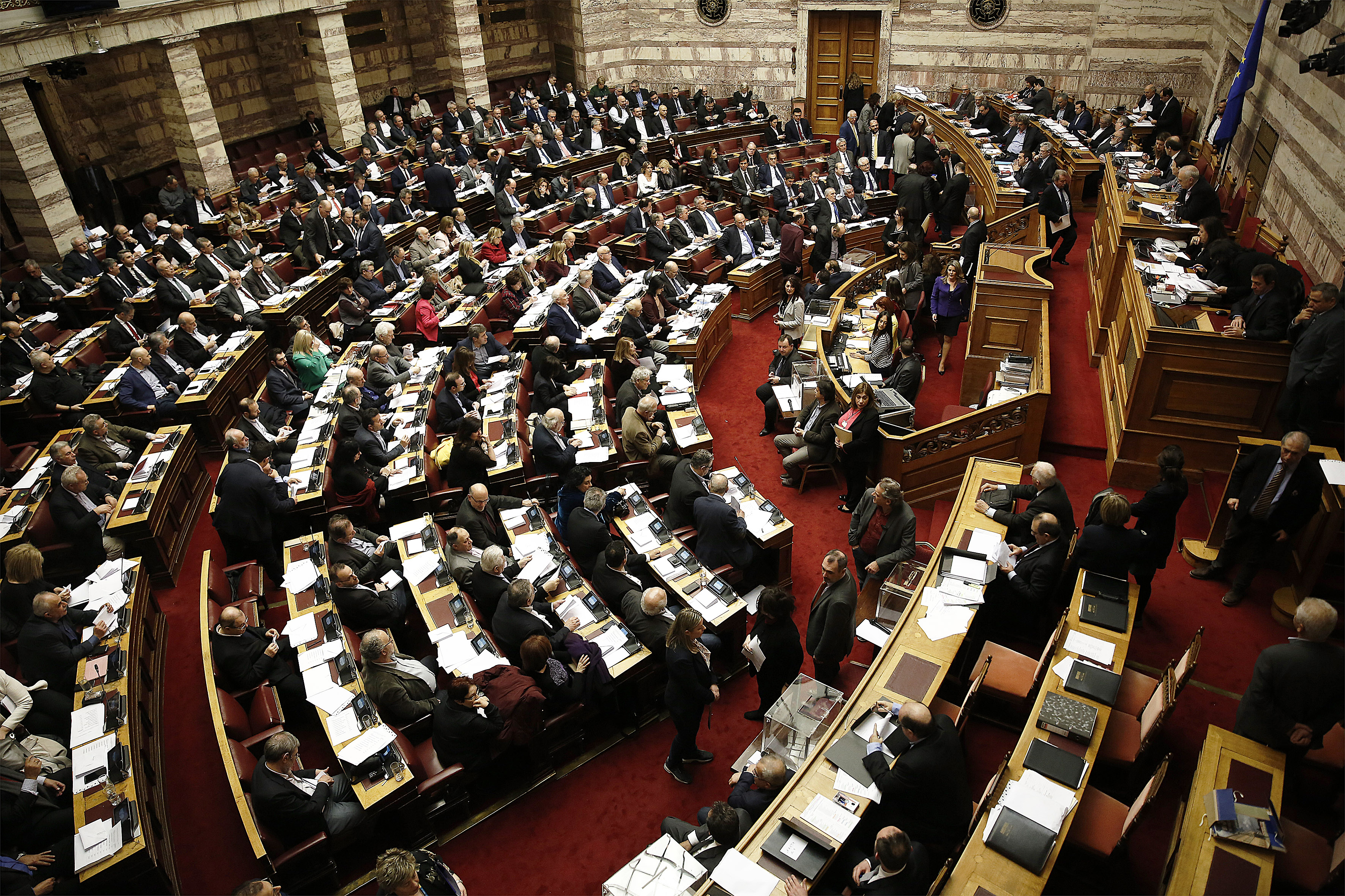 Εμφυλιοπολεμικό δηλητήριο με φόντο τις εκλογές