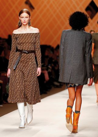 Logos, μικρές επαναστάτριες & άγρια Δύση