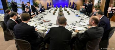 DW: Η Πολωνία απειλεί την ΕΕ με πραγματική κρίση