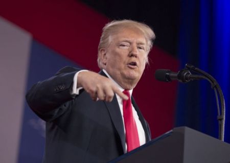 Ο Τραμπ ζητά από το Μεξικό να μπει εμπόδιο στους παράτυπους μετανάστες