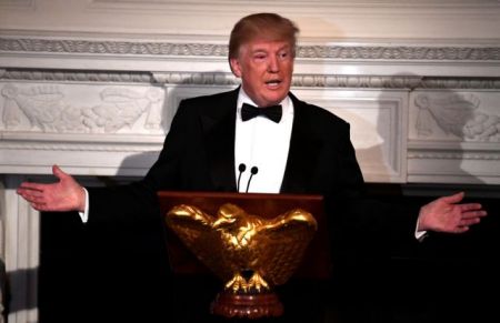 Βουτιά στη δημοτικότητα του Ντόναλντ Τραμπ