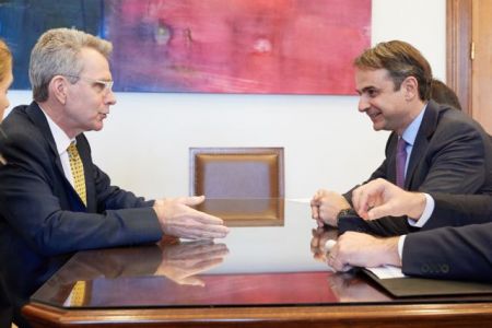 ΝΔ για συνάντηση Μητσοτάκη – Πάιατ: Καμιά αναφορά του πρέσβη των ΗΠΑ σε έλληνες πολιτικούς στην έρευνα του FBI