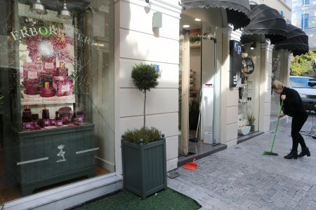 Μπαράζ επιθέσεων τις τελευταίες ημέρες με γκαζάκια, μολότοφ, σπασίματα – Έξαλλος ο Τόσκας με την αδράνεια της αστυνομίας