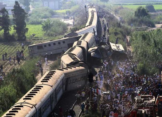 Αιματηρή σύγκρουση τρένων στην Αίγυπτο – Τουλάχιστον 15 νεκροί