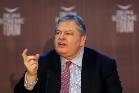 Βενιζέλος: Η κυβέρνηση δημιουργεί συνθήκες διπλής αιχμαλωσίας για τη χώρα