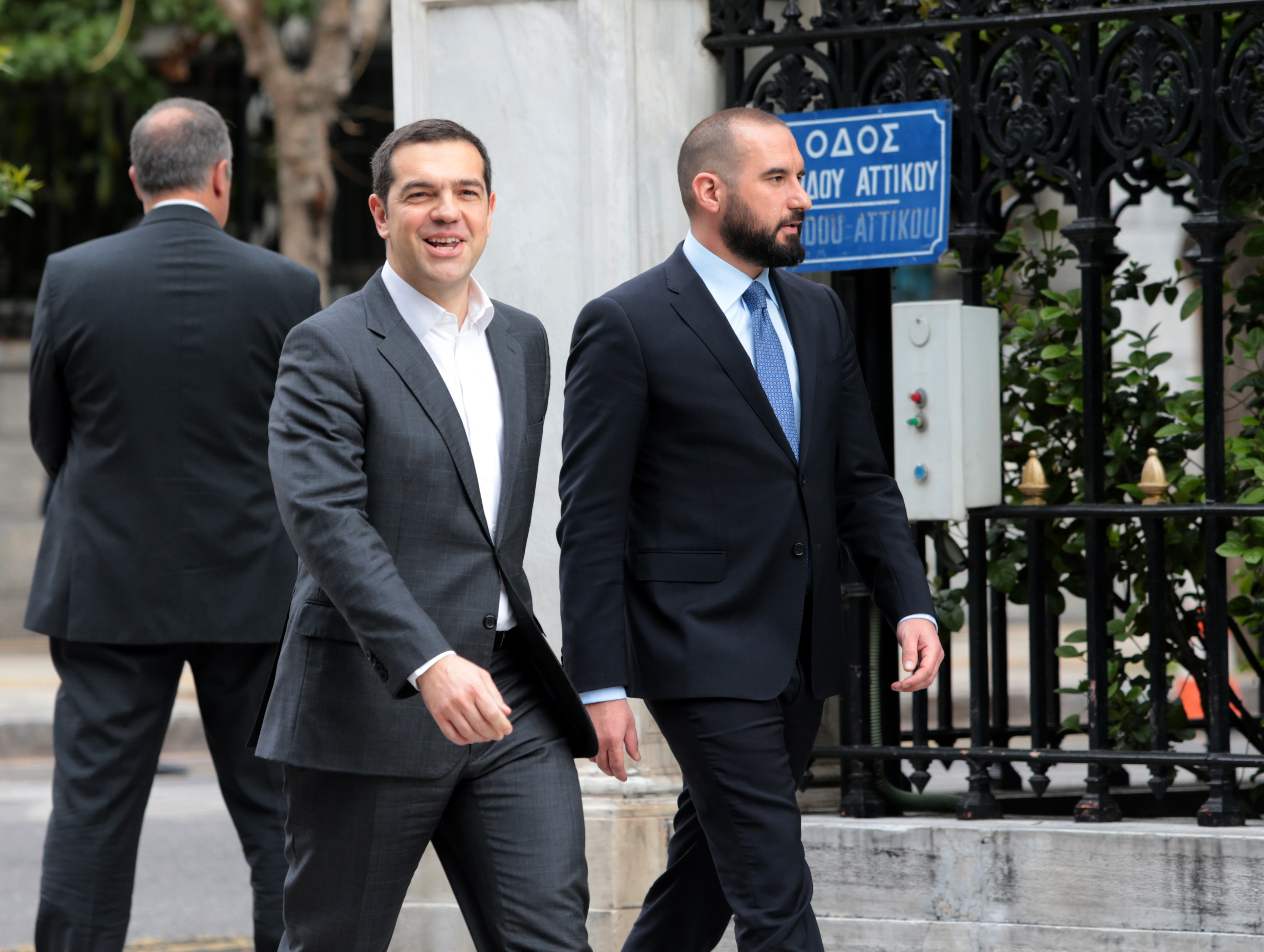SYRIZA-ND clash over company owned by PM’s siblings continues