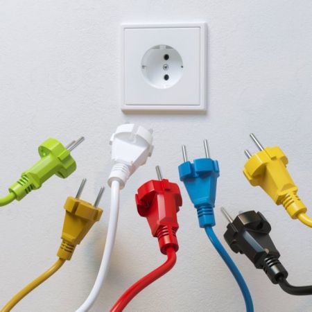 Ηλεκτροσόκ από τους θεσμούς για το λιανεμπόριο ρεύματος