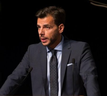 Πρόταση Αποστολόπουλου προς Tesla για 10ετή παραχώρηση εργοστασίου