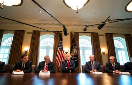 Ο πλανήτης στα πρόθυρα νέου εμπορικού πολέμου