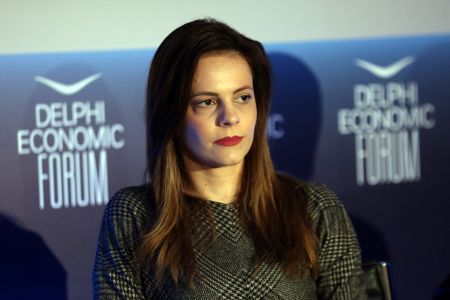 Αχτσιόγλου: Αύξηση κατώτατου μισθού και επαναφορά συλλογικών συμβάσεων