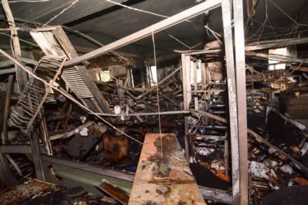 Λάρισα: Ολοσχερής καταστροφή από την πυρκαγιά στην εφορία