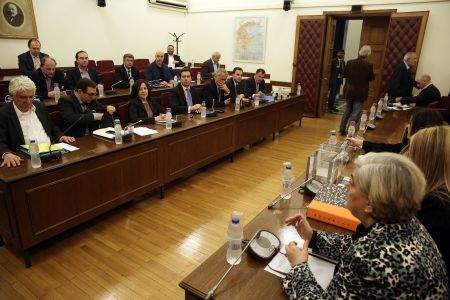 Προανακριτική: «Κόντρα» για την αρμοδιότητα ή μη της επιτροπής
