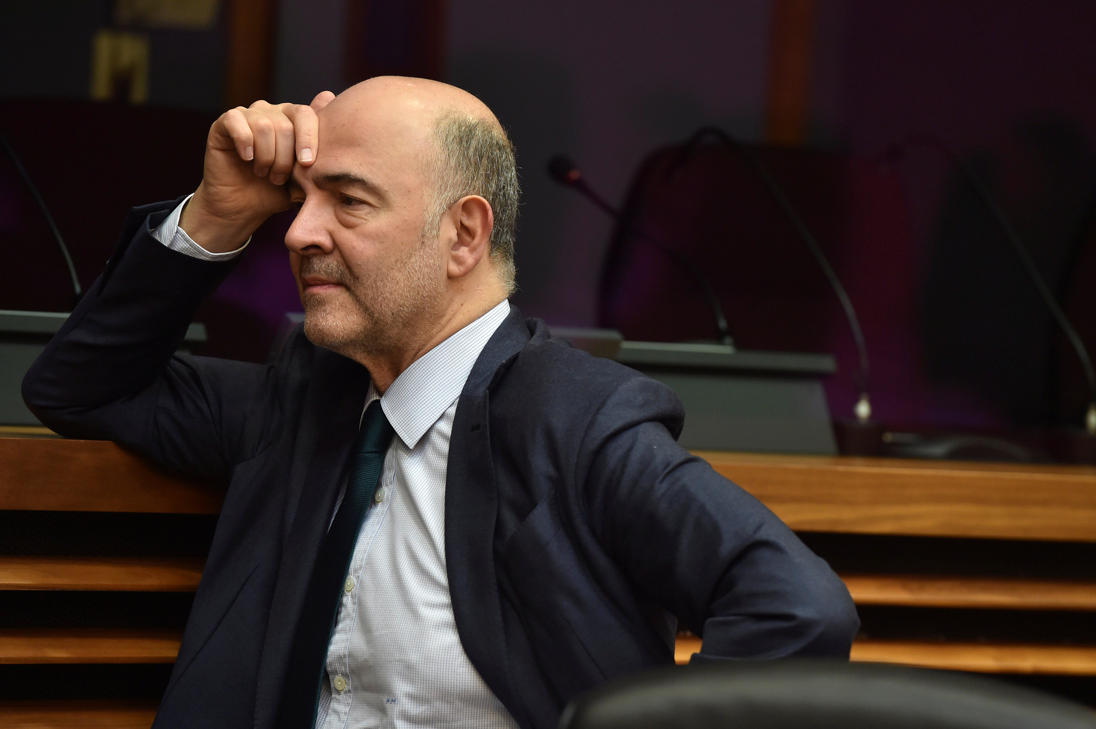 Moscovici calls on IMF to temper its stance towards Greece