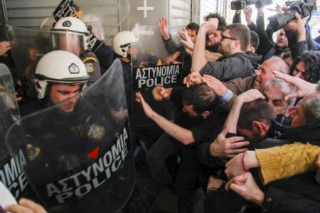 Μήνυμα των «53+» στην κυβέρνηση για τη βία κατά διαδηλωτών