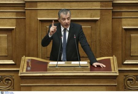 Θεοδωράκης: Ούτε ρεζέρβα είμαι, ούτε μπαίνω στην κυβέρνηση