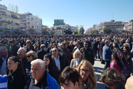 Parents of two Greek army officers visit them in Turkish prison