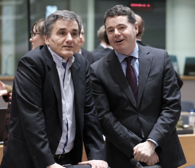 Economist: Ερώτημα για την τύχη της Ελλάδας με το χρέος της