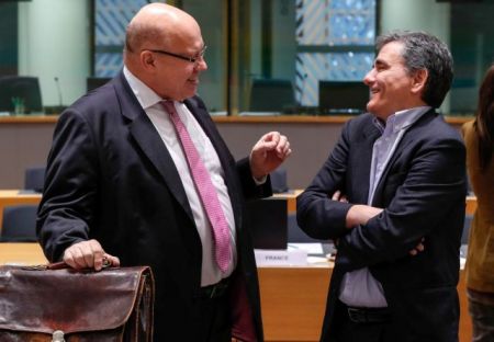 Διπλή επιτήρηση αντί καθαρής εξόδου