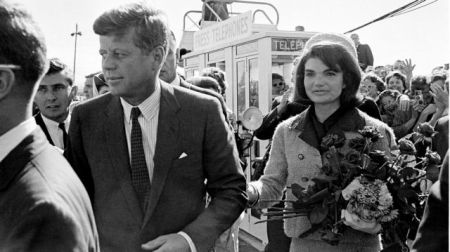 CNN: Κυκλοφορεί σειρά ντοκιμαντέρ για την οικογένεια Κένεντι