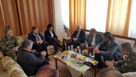 Γονείς φυλακισμένων στρατιωτικών: Δεν μας έχει πάρει τηλέφωνο κανείς πολιτικός αρχηγός