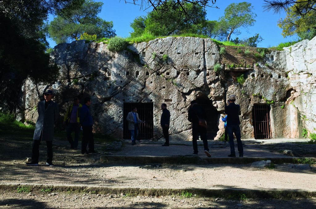 Οι Κινέζοι αγοράζουν την Αθήνα