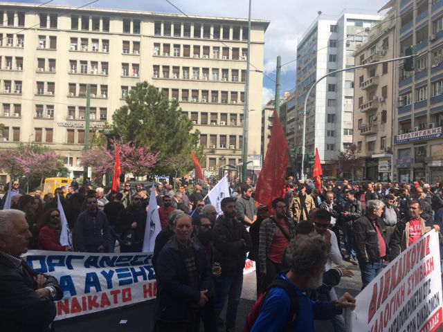 Συγκέντρωση οικοδόμων στην πλατεία Κάνιγγος