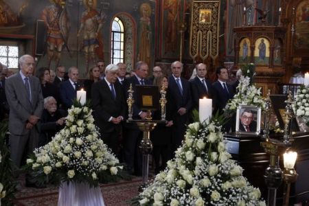 Συγκίνηση στην κηδεία του Χρήστου Πασαλάρη