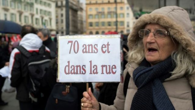 Χιλιάδες γάλλοι στους δρόμους για τις περικοπές στις συντάξεις